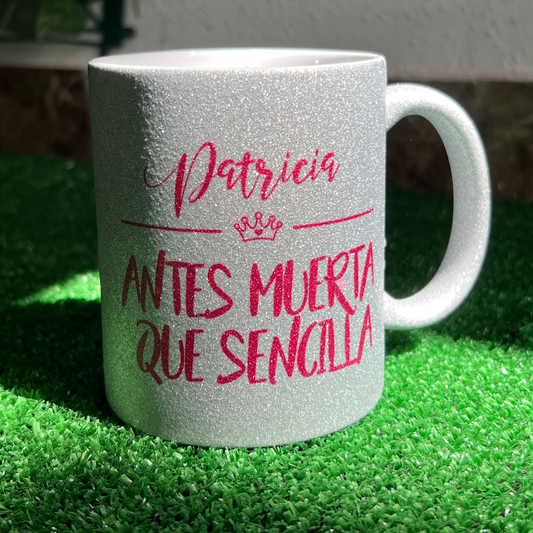 Taza de Purpurina - Antes muerta que sencilla personalizada con nombre